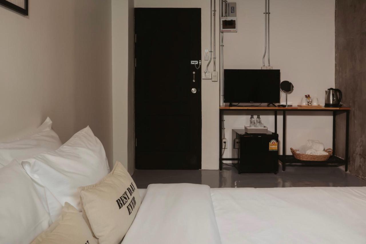 Hugnur Hostel And Coffee Chiang Mai Exterior photo