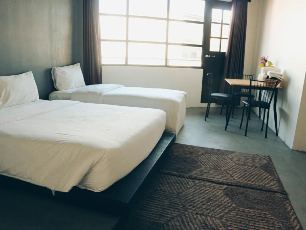 Hugnur Hostel And Coffee Chiang Mai Exterior photo