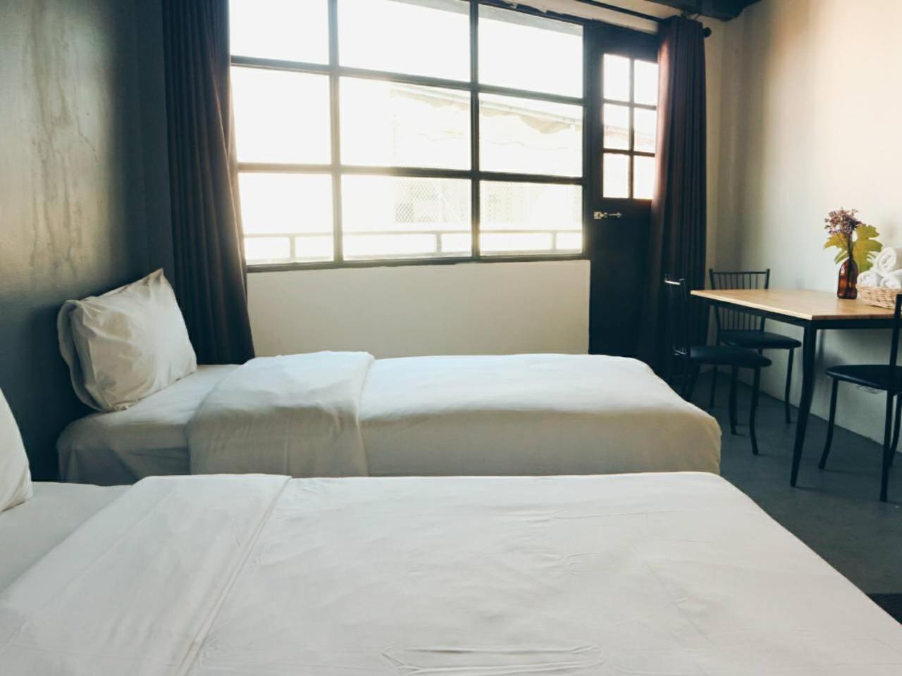Hugnur Hostel And Coffee Chiang Mai Exterior photo