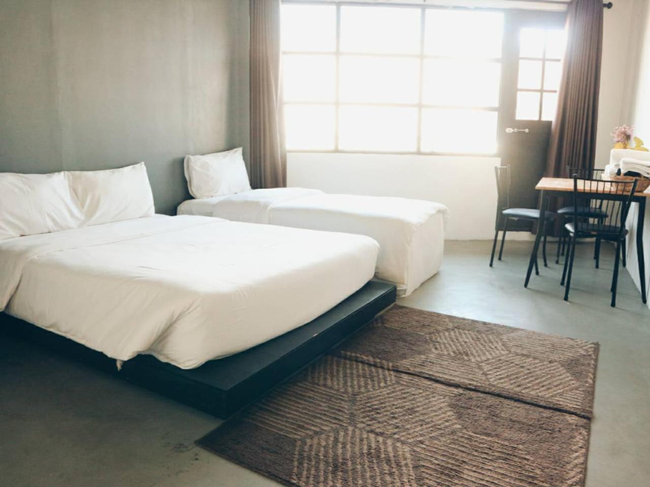 Hugnur Hostel And Coffee Chiang Mai Exterior photo